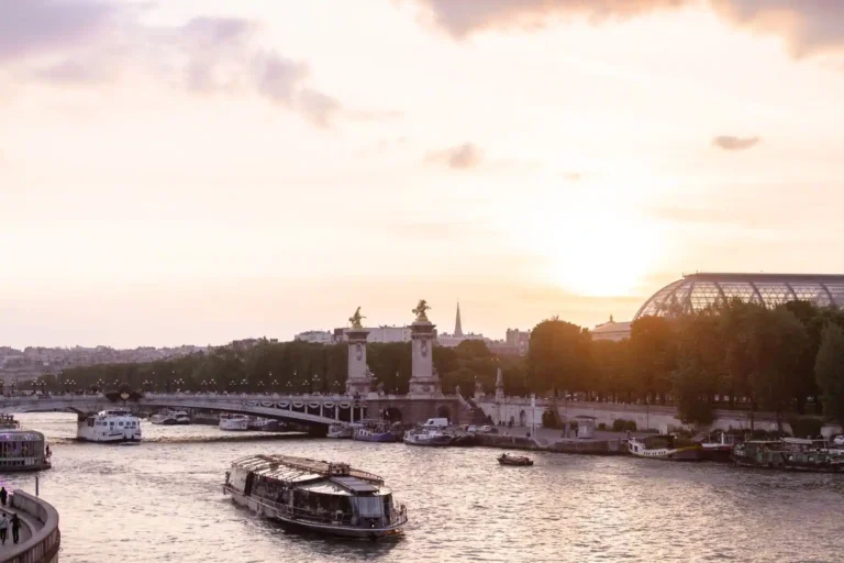 Bateau-bus à Paris : comprendre le Batobus avant de l&rsquo;utiliser