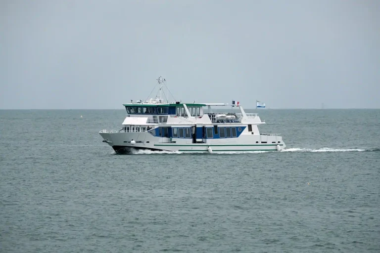 Bateau pour l&rsquo;île de Groix : comment traverser depuis Lorient