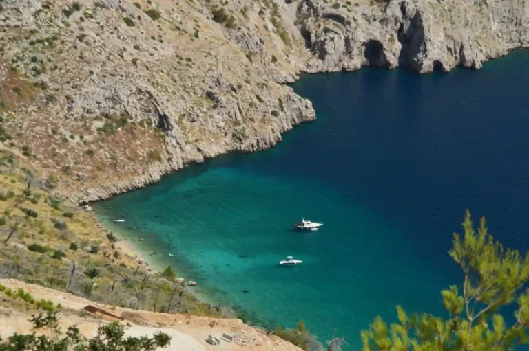 Bateau en Sardaigne : louer, naviguer et choisir sa zone