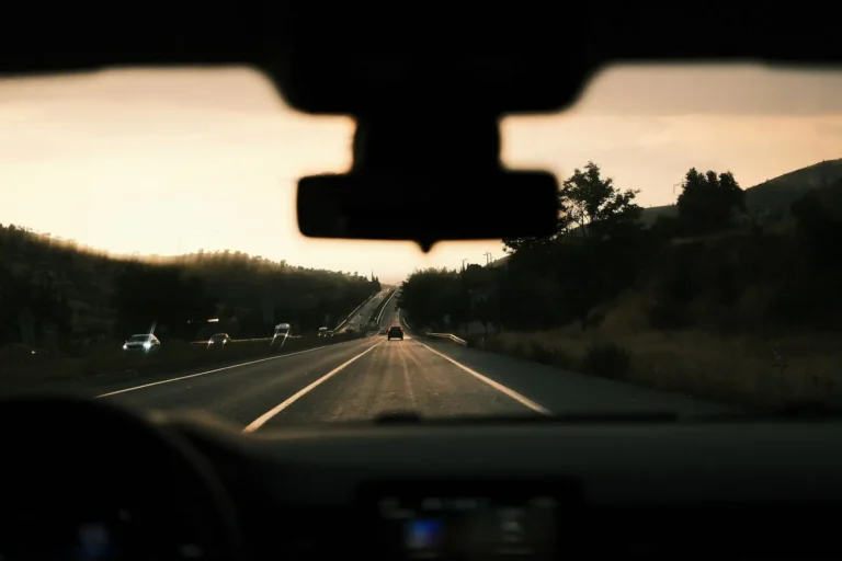 Conduire une auto : les bases pour bien débuter au volant