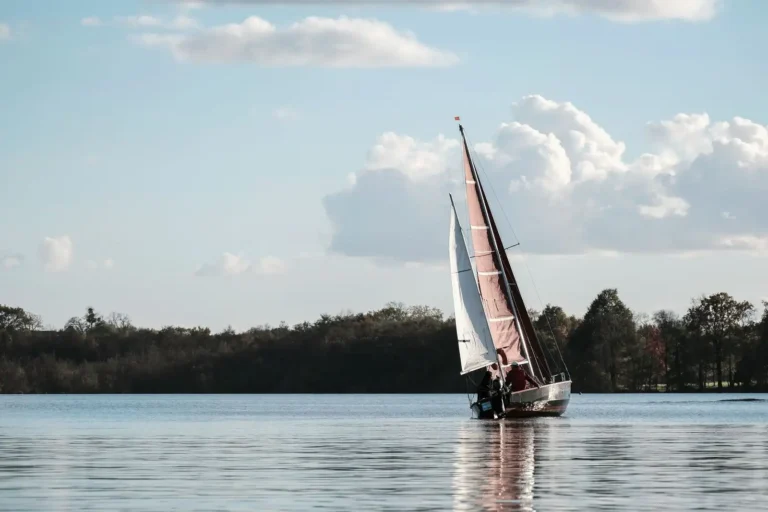 Voilier dans l&rsquo;Essonne (91) : où naviguer sans la mer