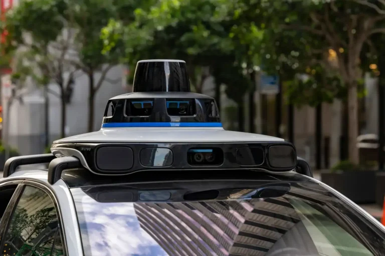 Accident de voiture autonome : qui est responsable en France