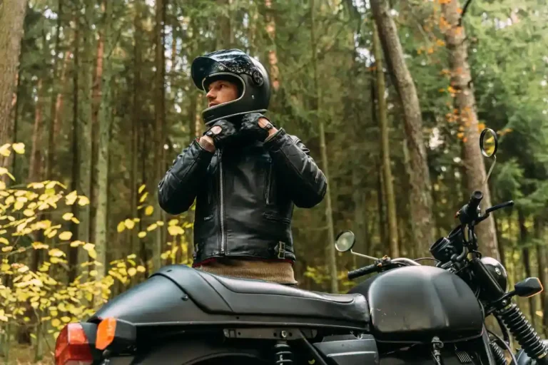 Assurance moto jeune conducteur : comprendre et faire baisser la note