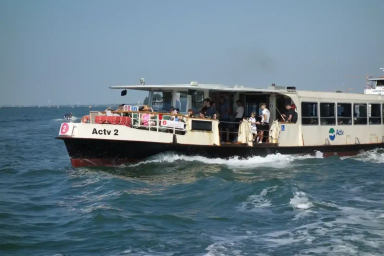 Bateau-bus : comprendre ce mode de transport sur l&rsquo;eau