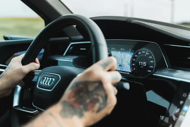 Conduite autonome de niveau 2 : ce que la voiture fait vraiment