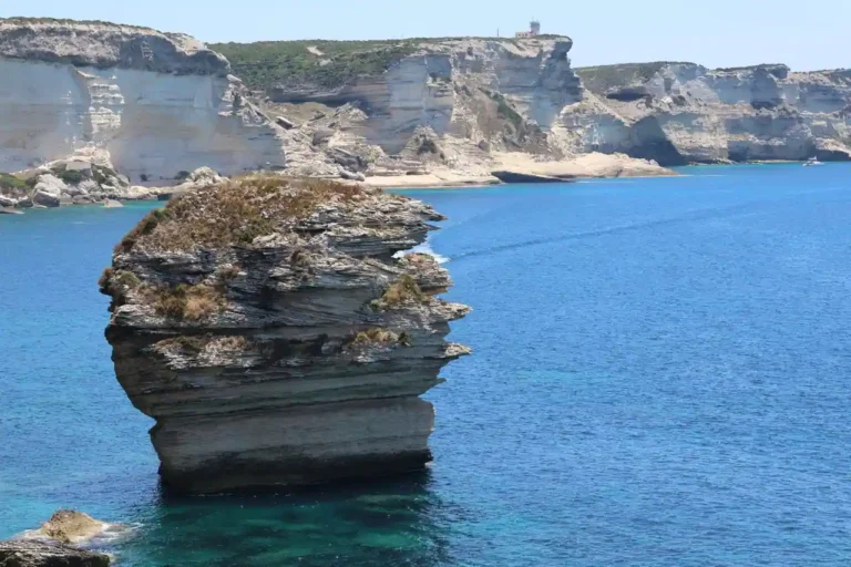 Bateau en Corse : où naviguer, quelles règles, quelle saison