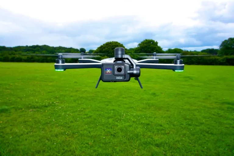 Drone : comment ça vole, les familles et les règles en France