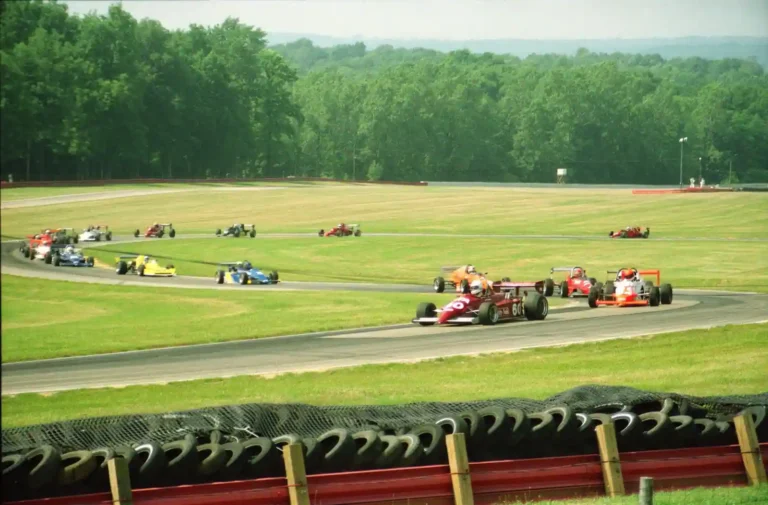 Image de voiture de course : reconnaître, trouver, photographier