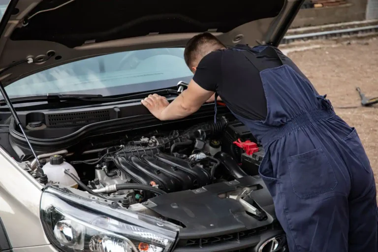 Voiture thermique : définition, fonctionnement et cas des hybrides