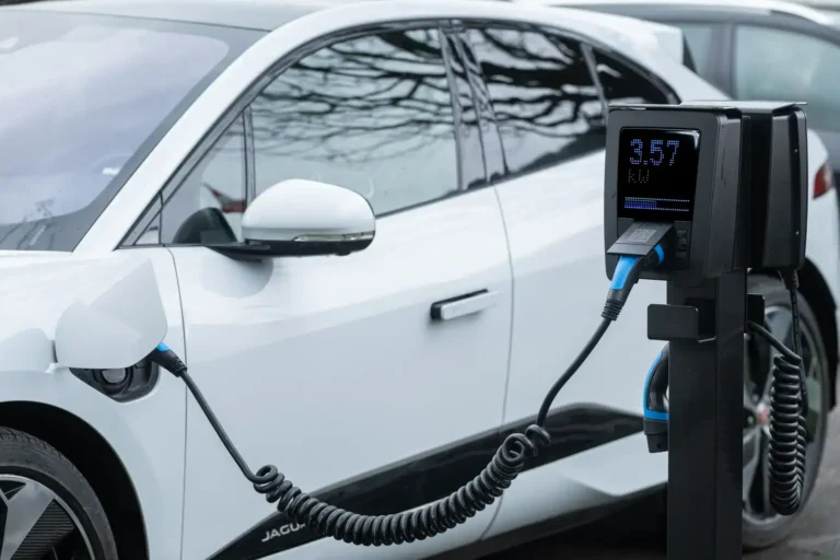 Prix d&rsquo;une recharge de voiture électrique : le vrai calcul