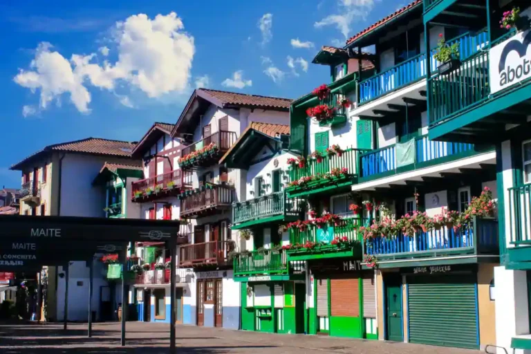 Sportif basque en 8 lettres : PELOTARI, et ce qu&rsquo;il fait