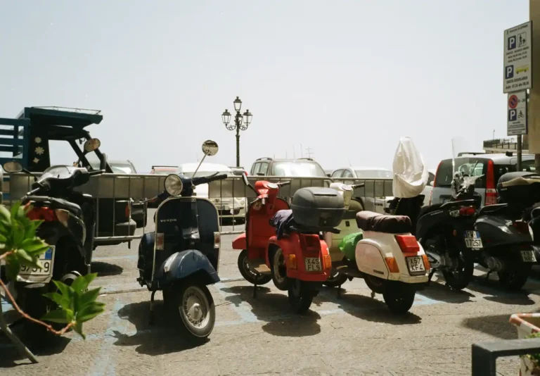Scooter italien : quelles marques le sont encore, et ce que ça change
