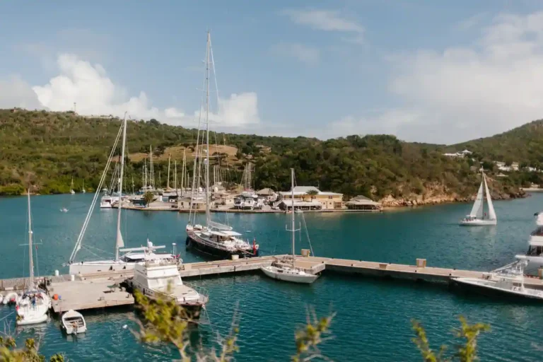 Voilier ou bateau à moteur : ce qui change en navigation